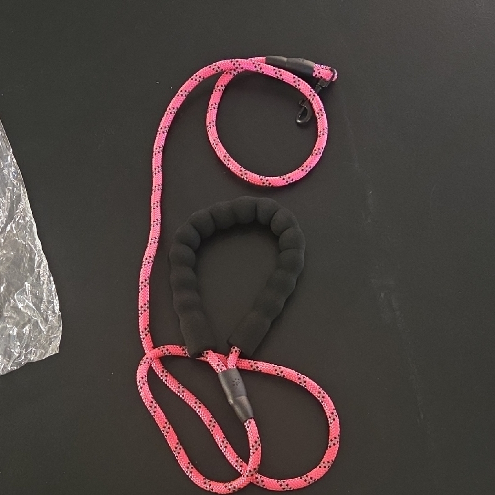 NIP Pink and Black Dog Leash